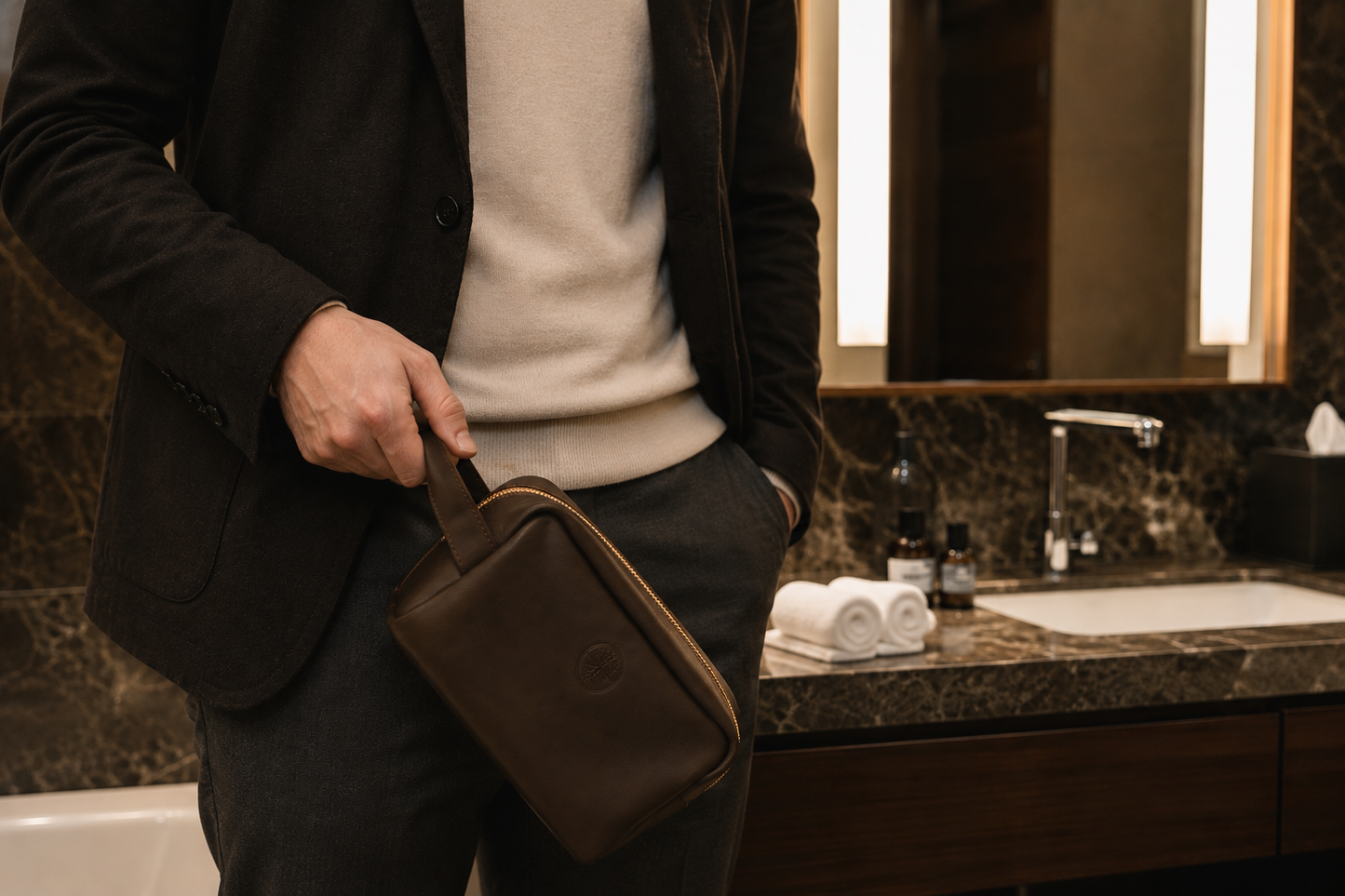 Leather Toiletry bag Hana
